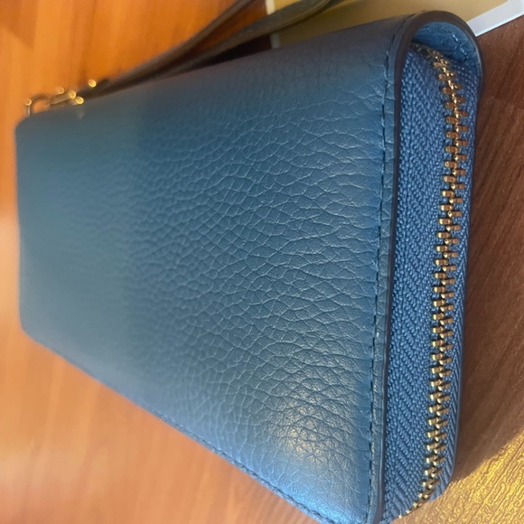 Michael Kors Wallet - Picture 4 of 16